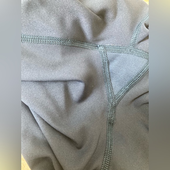 Lululemon In Movement Crop *Everlux 19* Leggings Midnight Navy -size 6 - Picture 15 of 16